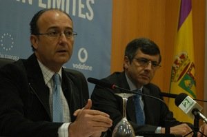 Martín Soler, consejero de Innovación, Ciencia y Empresa junto a Francisco Román, Presidente de Vodafone España