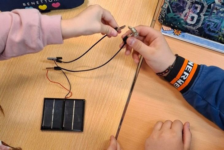 CIRCE colabora en el principal evento europeo de recarga de vehículos eléctricos y educa a jóvenes sobre energías renovables