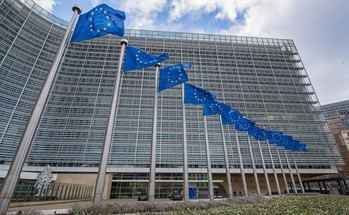 La Comisión Europea intensifica la presión sobre Apple y Alphabet por incumplimiento de la Ley de Mercados Digitales