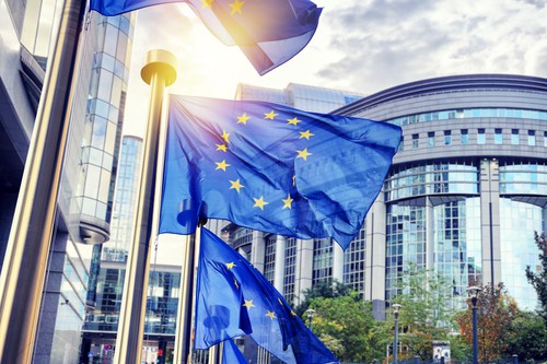 La UE lanzará una app de verificación de edad para proteger a los menores en línea