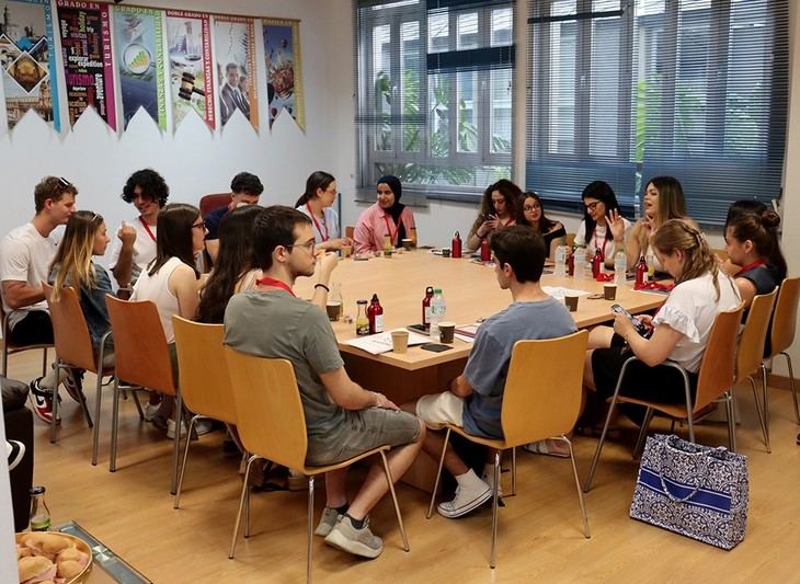 Estudiantes de Ulysseus exploran la IA en decisiones empresariales en un programa intensivo