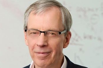 Economista del MIT Whitney Newey recibe el Premio Nemmers en Economía