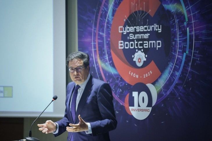 López destaca la importancia de la formación en ciberseguridad para un entorno digital seguro