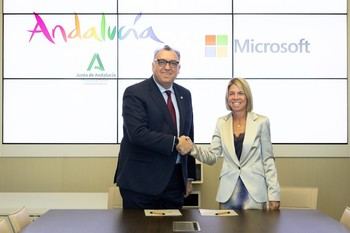 Andalucía capacitará a 450.000 trabajadores turísticos en Inteligencia Artificial con Microsoft y Founderz